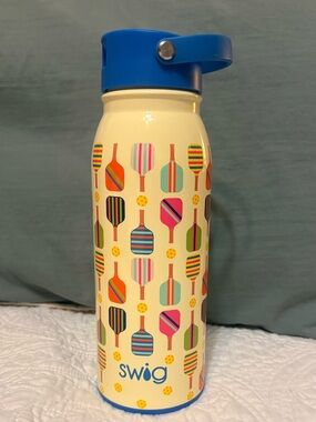 Swig Life Flip & Sip 20 oz Insulated Bottle-Pickleball Print